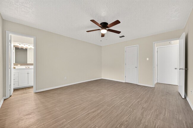 Building Photo - 6822 Dusty Dawn Dr