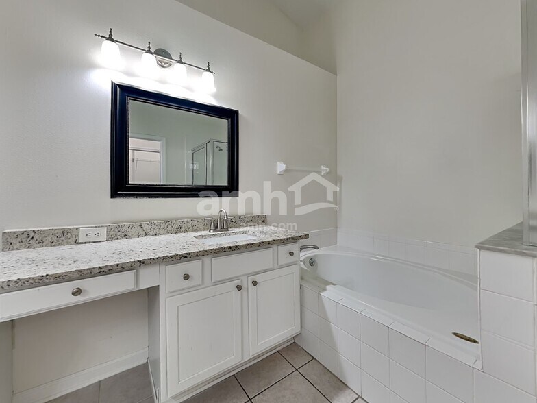 Building Photo - 11340 Misty Isle Ln