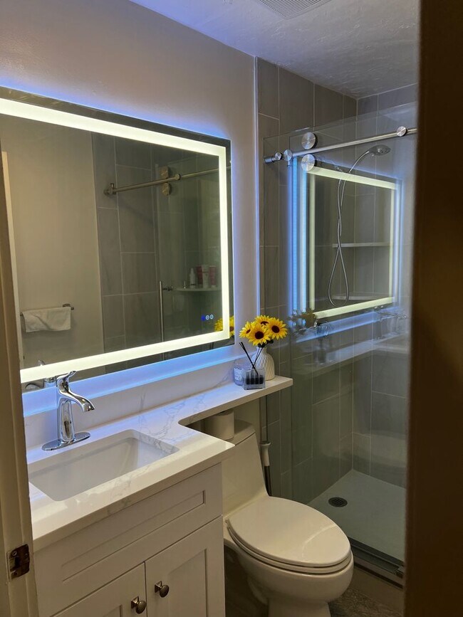 Building Photo - WOW!!!  GORGEOUS BRIGHTON 3 BED WITH HT AND HW INCLUDED!!