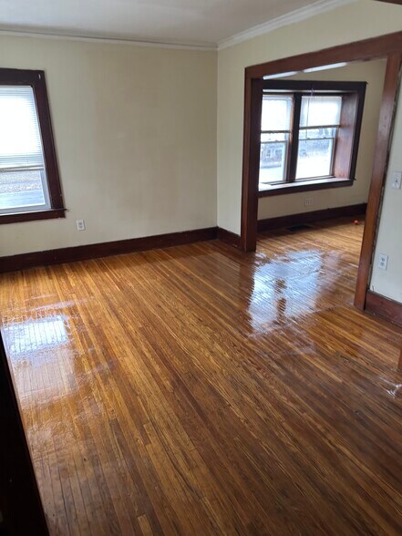 Building Photo - 186 Spruce Ave