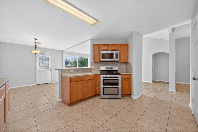 Building Photo - 16414 Sylvan Dale Dr