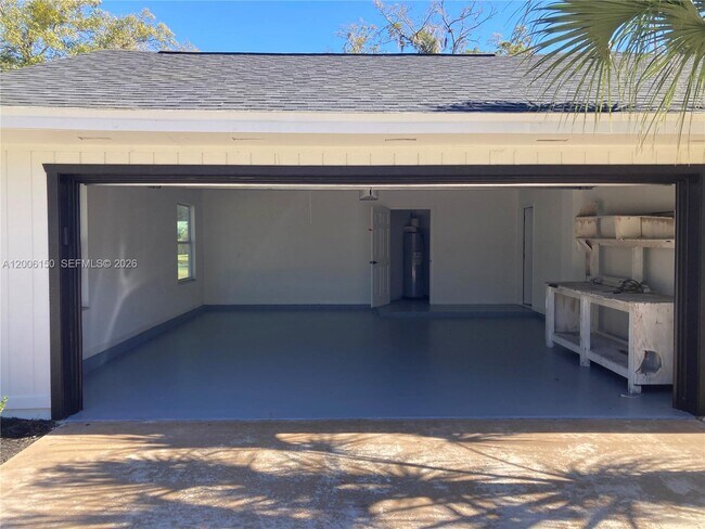 Building Photo - 2020 NE 11th Pl