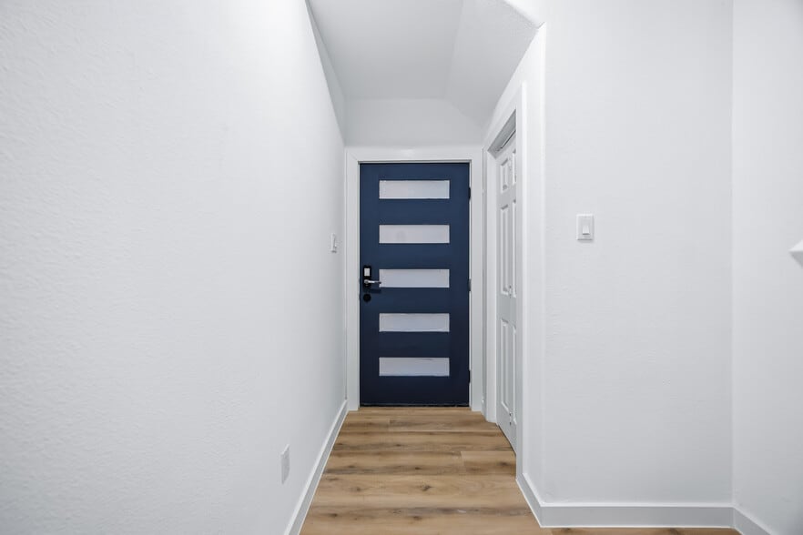 Building Photo - 9316 Sundown Dr