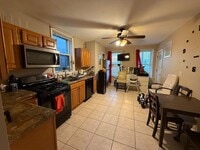 Building Photo - 852 Saratoga St