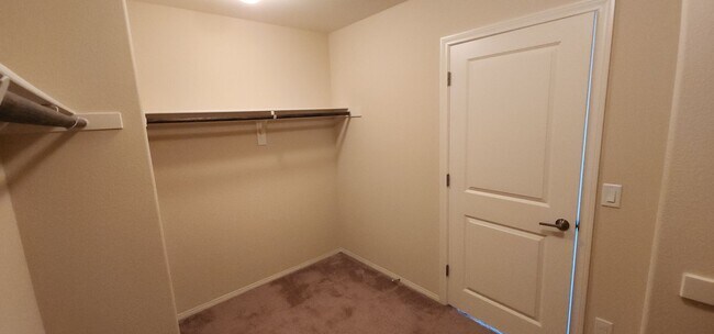 Building Photo - Beautiful 4BED / 3BATH home!