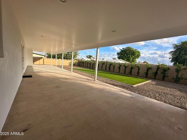 Building Photo - 2329 E Enrose St