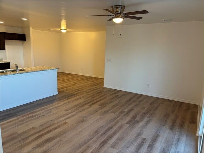 Building Photo - 901 E Berk Ave