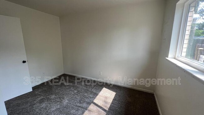 Building Photo - 1036 31st Ave