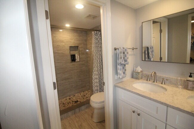 Building Photo - 505 Lake Louise Cir