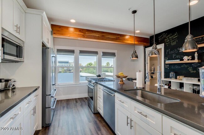 Building Photo - 816 N 3rd Ave