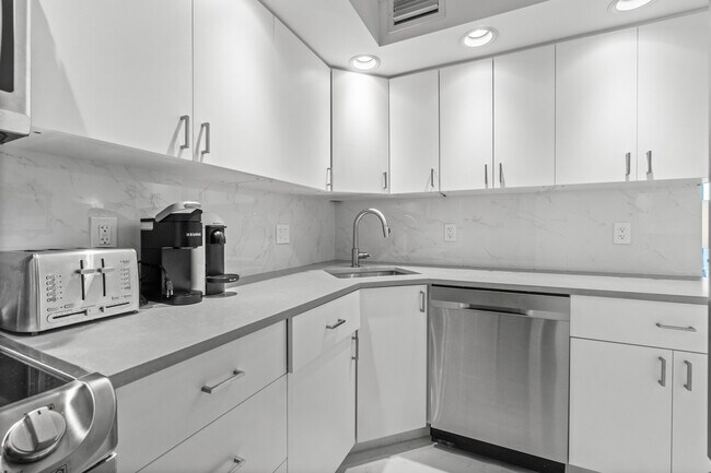 Building Photo - 2780 S Ocean Blvd
