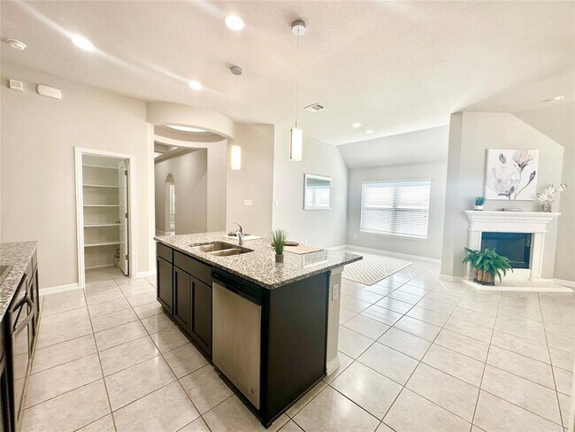Building Photo - 1017 Hillrose Dr