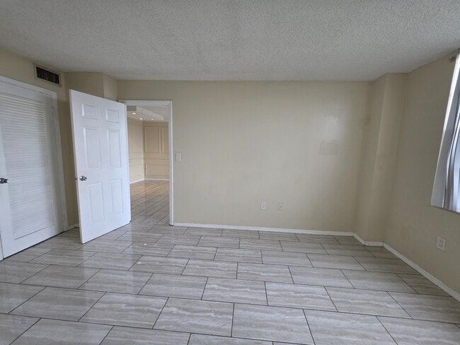 Building Photo - 15600 NW 7th Ave