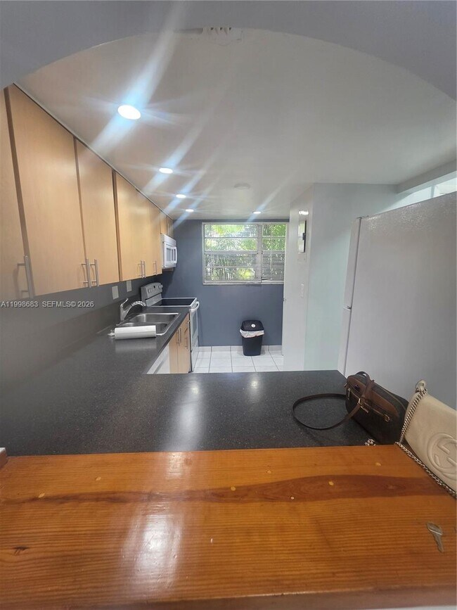 Building Photo - 8101 SW 73rd Ave