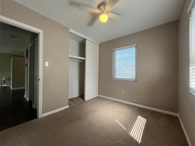 Building Photo - $1,350 ** Annual Lease ** 2 Bedroom / 1 Ba...