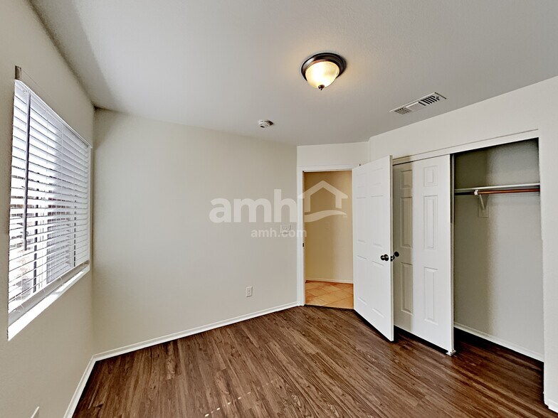 Building Photo - 2165 W Burlwood Way