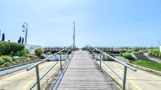 Building Photo - 5800 Boardwalk-100-100