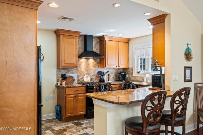 Building Photo - 204 Randall Ave