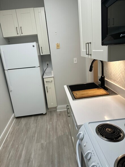 Building Photo - 1673 Commonwealth Ave