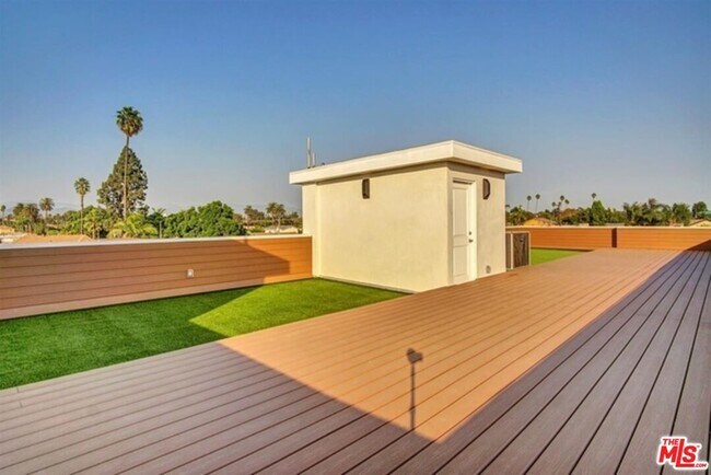 Building Photo - 2419 Cochran Ave