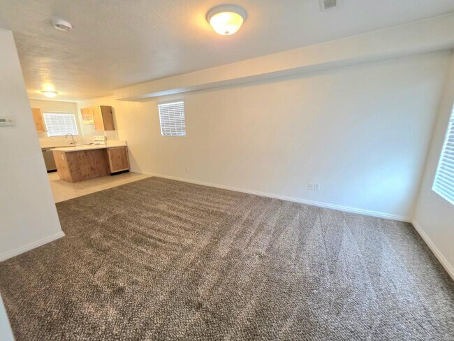 Building Photo - 1045 S 1200 W