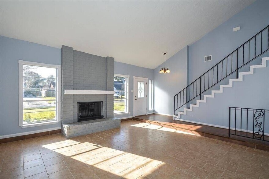 Building Photo - 22722 Fincastle Dr