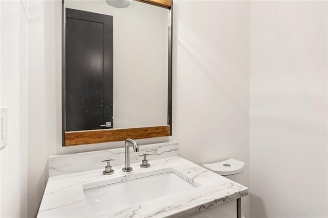 Building Photo - 2985 Lookout Pl NE