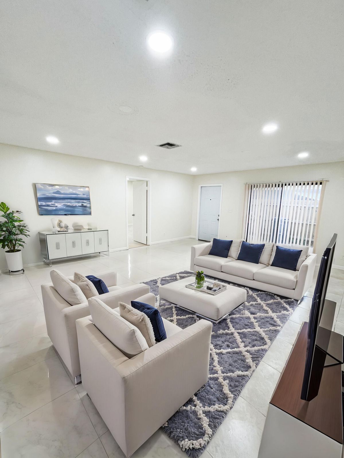 Building Photo - 4583 Barclay Cres