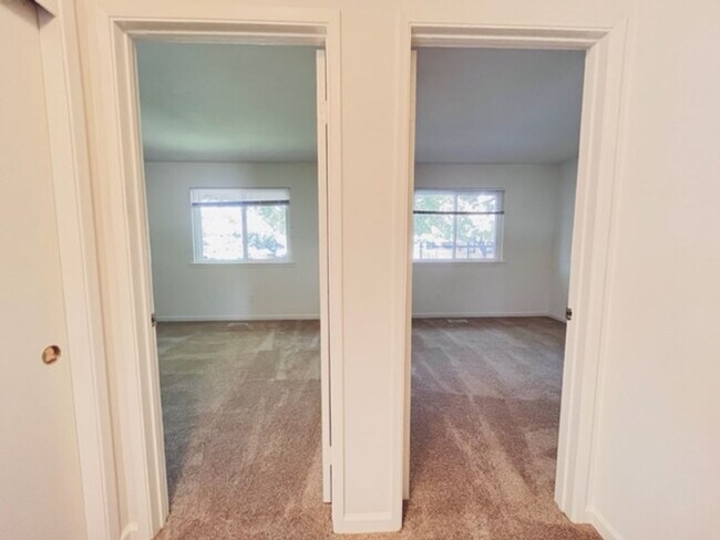 Building Photo - Charming 4BD/2BA, Single-Story Ranch-Style...