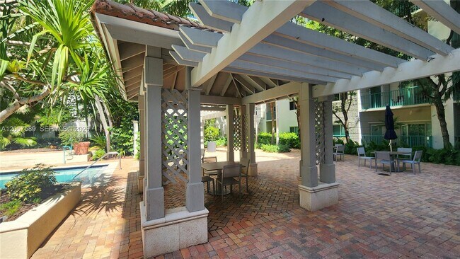 Building Photo - 6001 SW 70th St