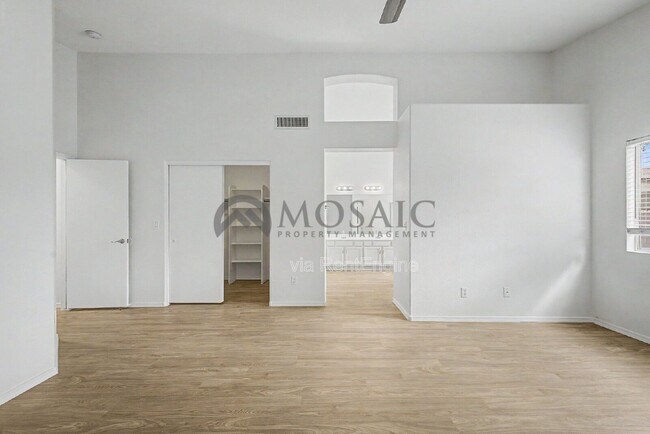 Building Photo - 2441 W Indigo Dr