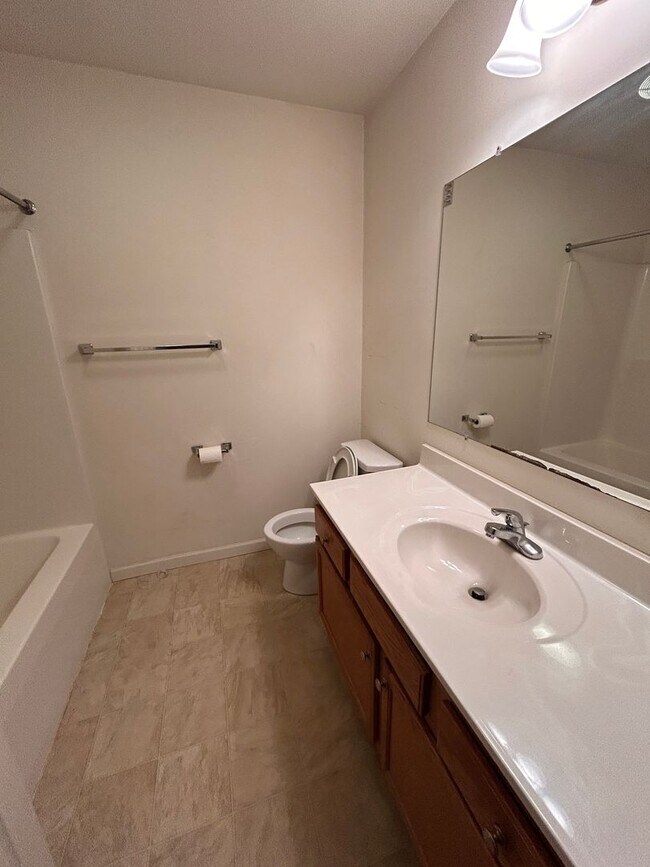 Building Photo - 3 Bed 2 Bath Townhouse in Mountville!