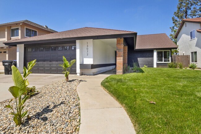 Building Photo - Beautifully Renovated 3 Bed/2 Bath Home in...