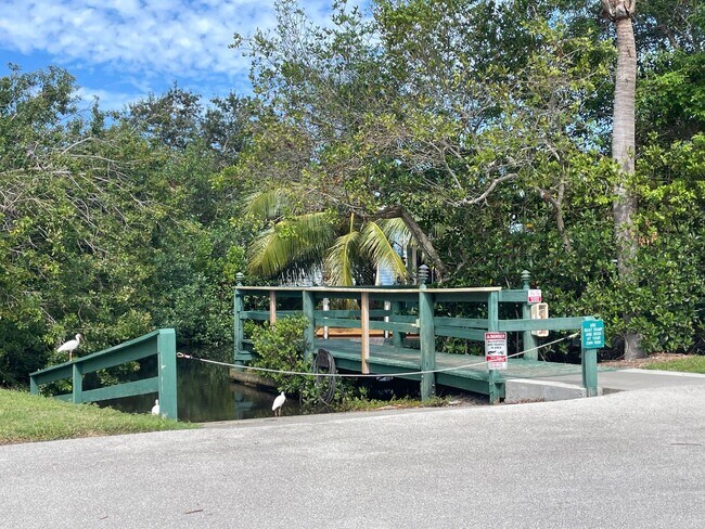 Building Photo - 675 W Lake Jasmine Cir