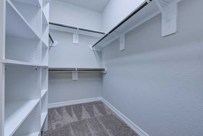 Building Photo - 11010 Cres Light Way