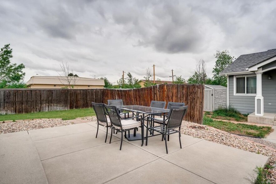 Patio 1 - 5429 Elm Ct