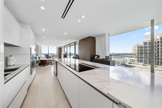 Building Photo - 10203 Collins Ave