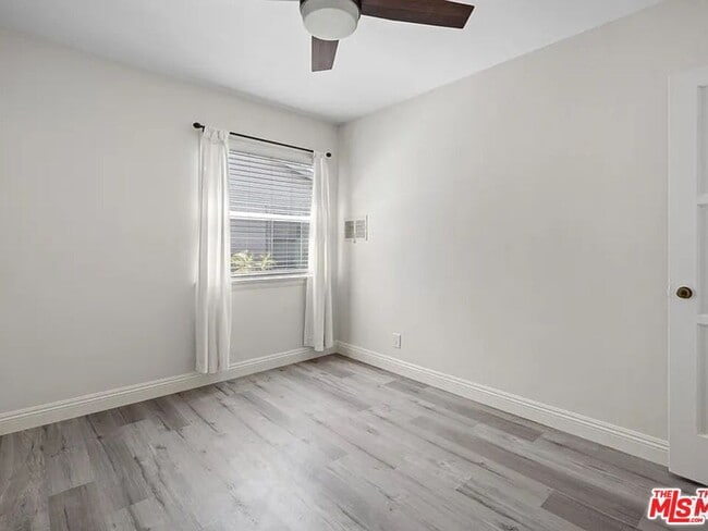 Building Photo - 908 Venezia Ave