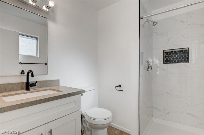 Building Photo - 707 Honeybee Ct