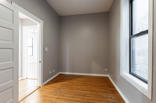 Building Photo - 2202 W Belmont Ave