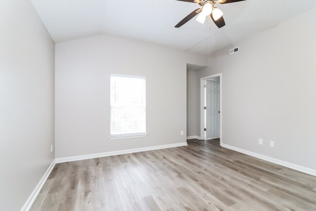 Building Photo - 350 Prescott Ct