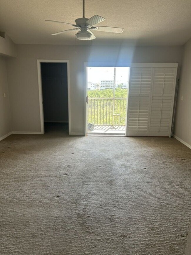 Building Photo - Luxury living with an Intracoastal view and direct access to dock, marina and lift