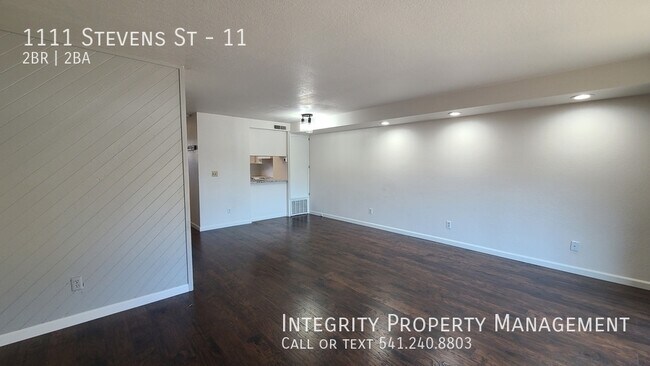 Building Photo - 1111 Stevens St