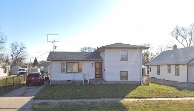 Primary Photo - Large 4 bed, 2 bath