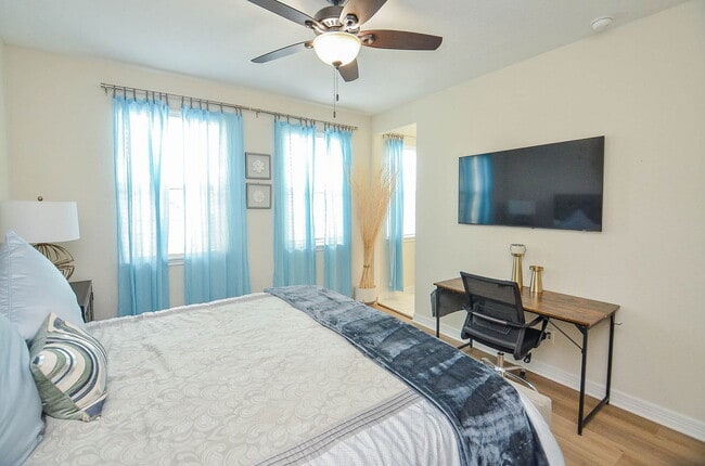 Building Photo - 18214 Lake Eagle Dr