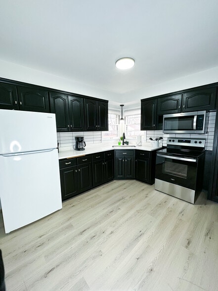 Building Photo - 7000 Park Ave