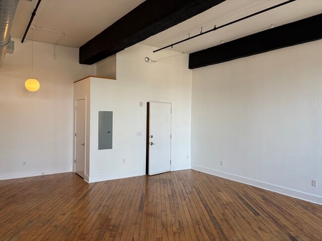 Building Photo - Sleek Manhattan Style Urban Condo Now Available in Byrne Lofts