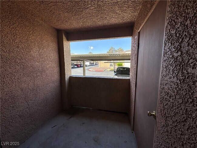 Building Photo - 3151 N Soaring Gulls Dr