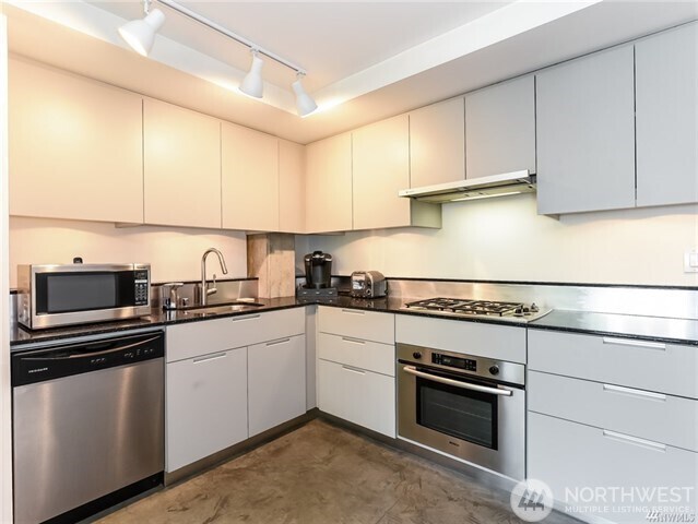 Building Photo - 501 Roy St