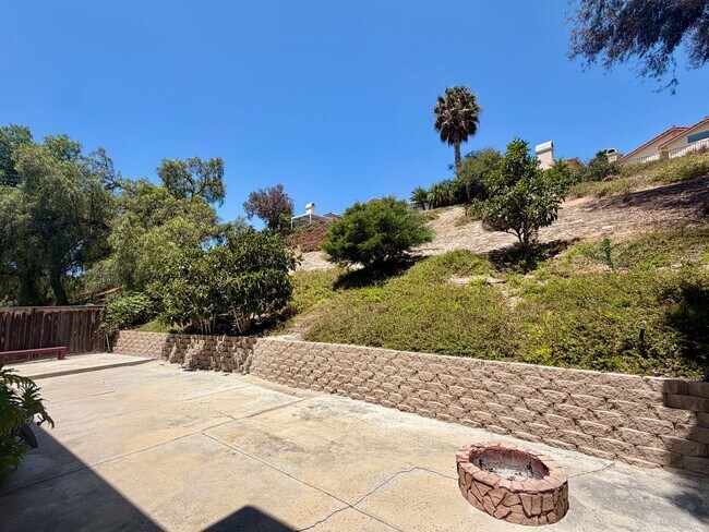 Building Photo - Spacious Five Bedroom in Rancho Del Oro